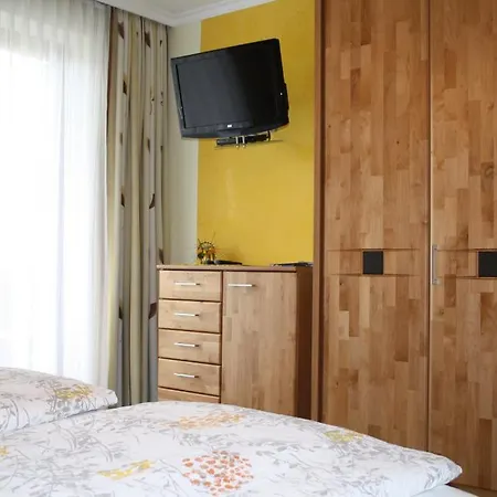 Penzion Gaestehaus Stroitz 3*